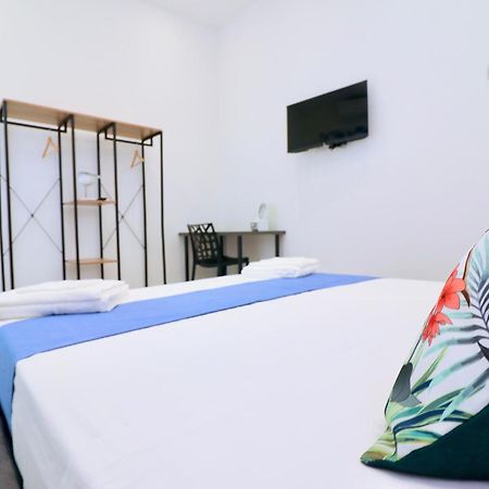 Airport Guest Houses Napoli Bagian luar foto