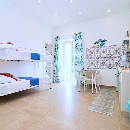 Airport Guest Houses Napoli Bagian luar foto