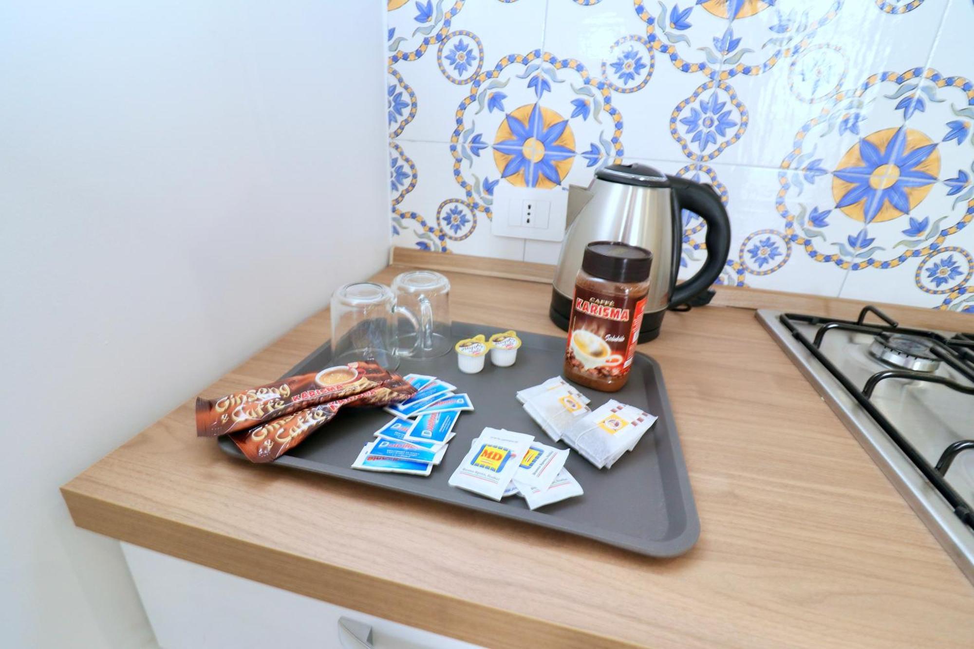 Airport Guest Houses Napoli Bagian luar foto