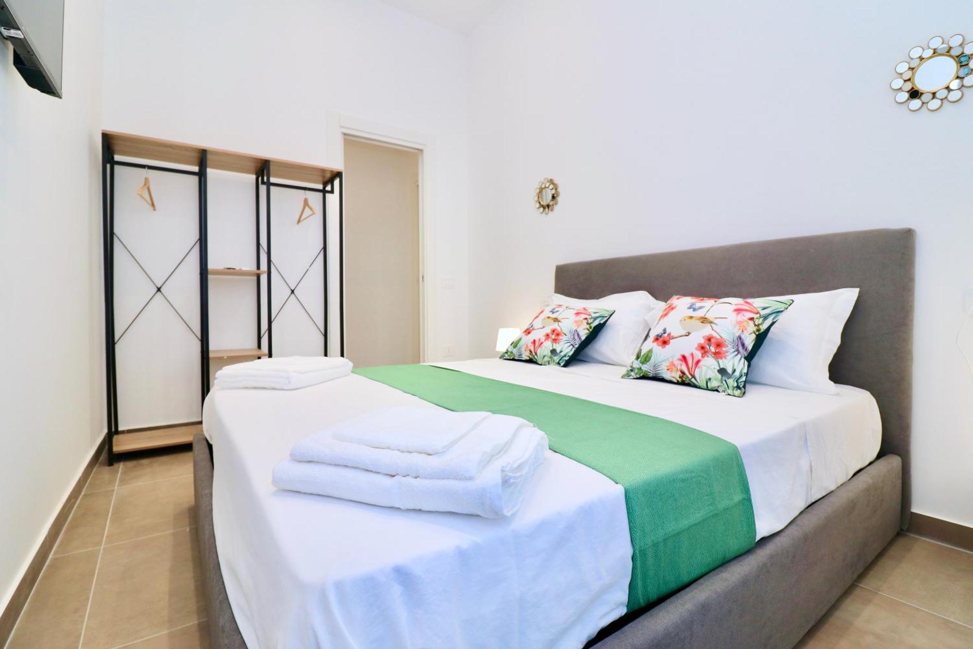 Airport Guest Houses Napoli Bagian luar foto