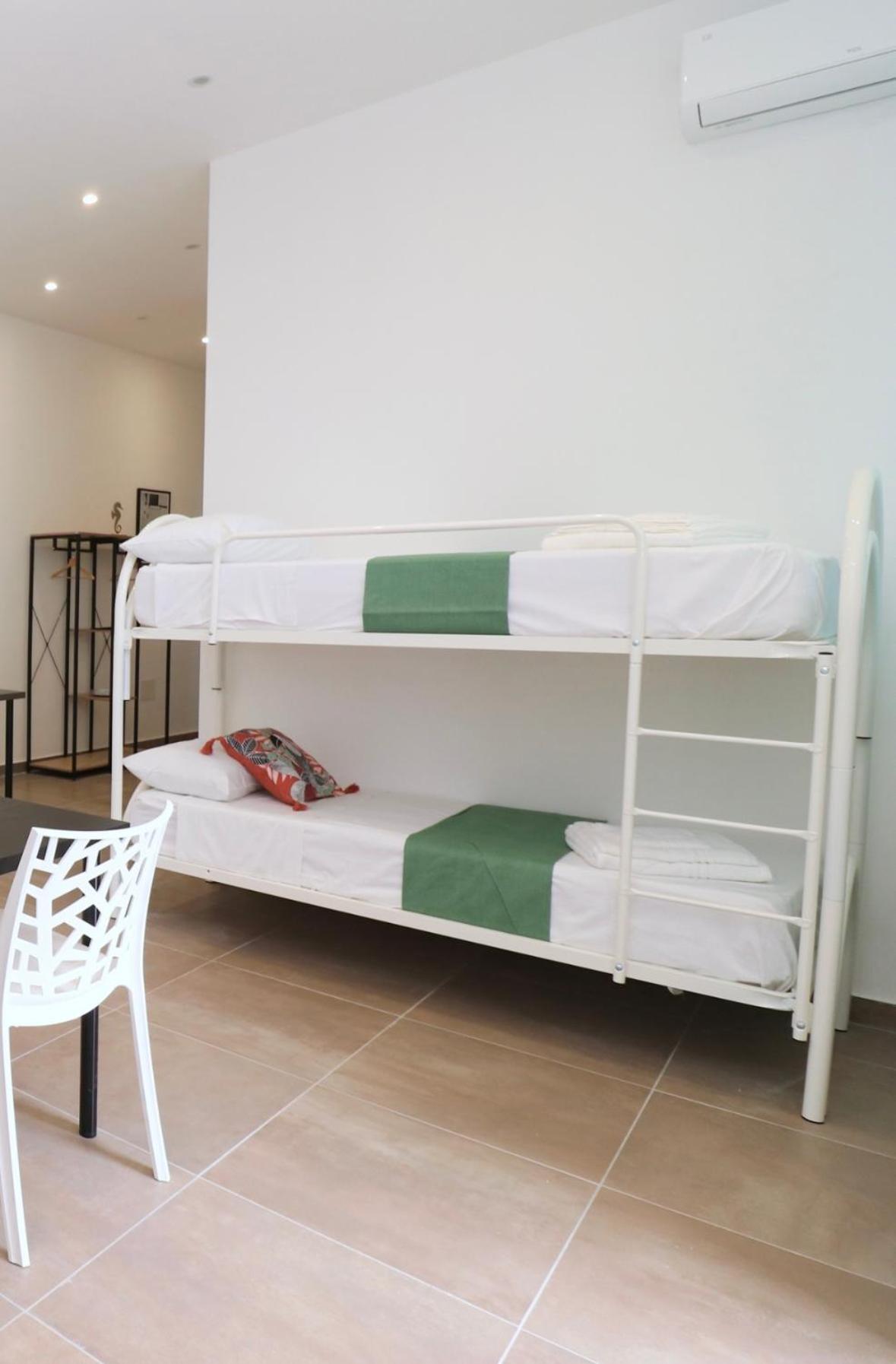 Airport Guest Houses Napoli Bagian luar foto